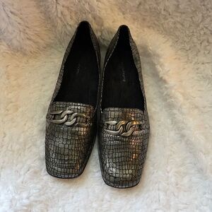 Liz Claiborne leather black/silver mosaic pattern flats rubber soles SZ9.5